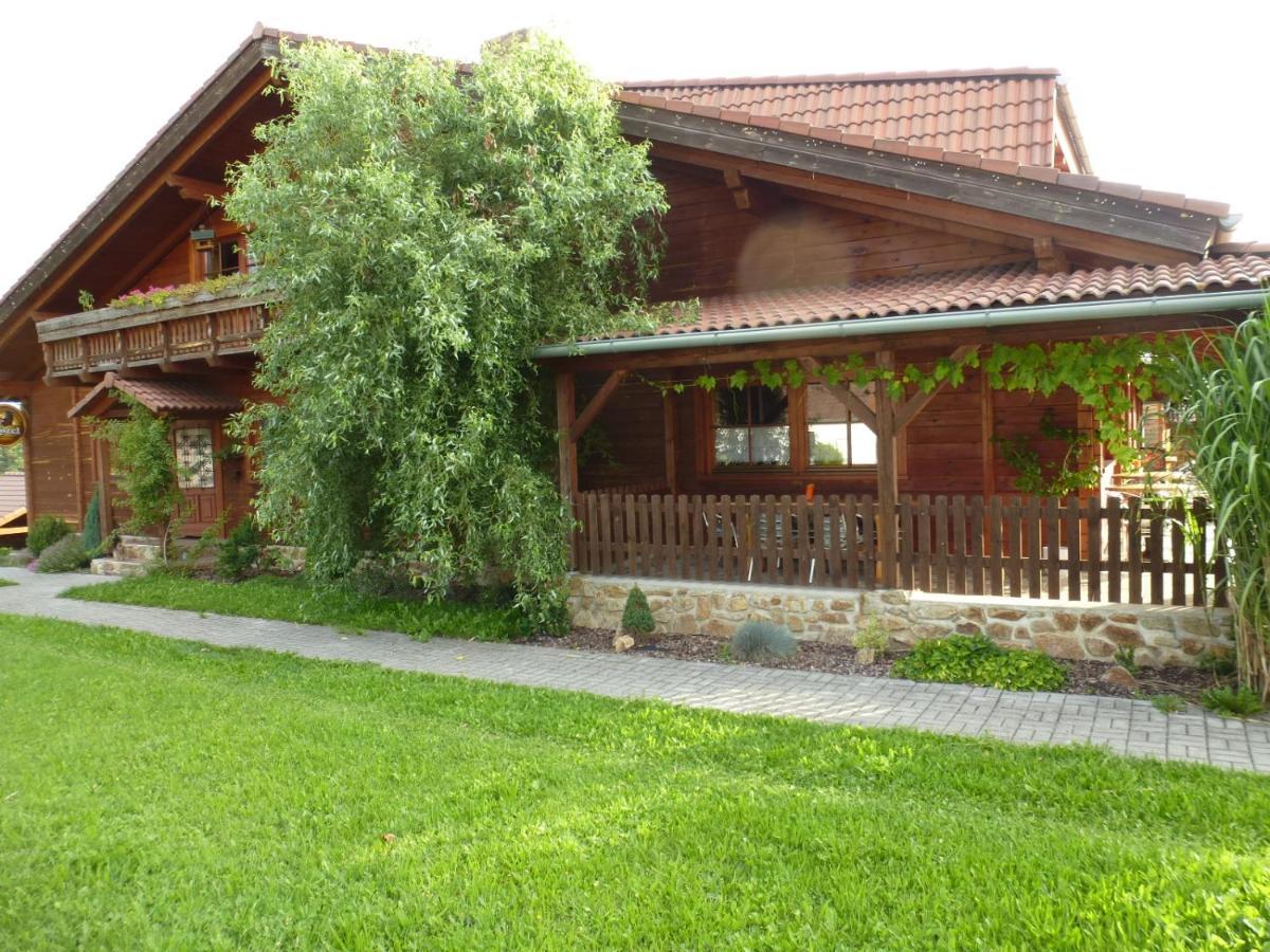 Hotel Restaurace Vraz Trhové Sviny Zewnętrze zdjęcie